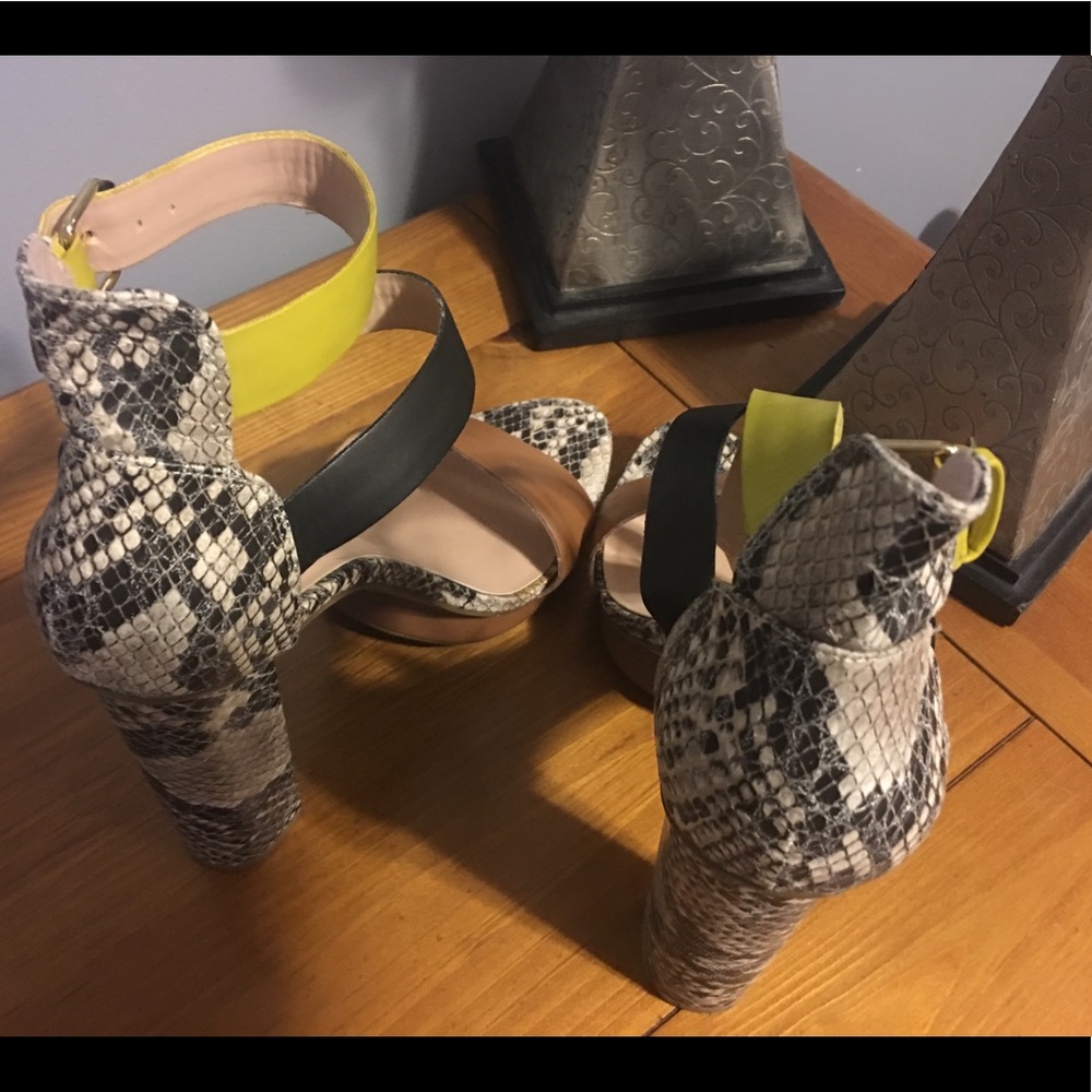 Snakeskin High Heels - Picture 2 of 4